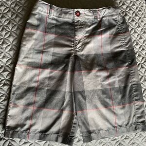 Boys Under Armour plaid golf shorts size Medium